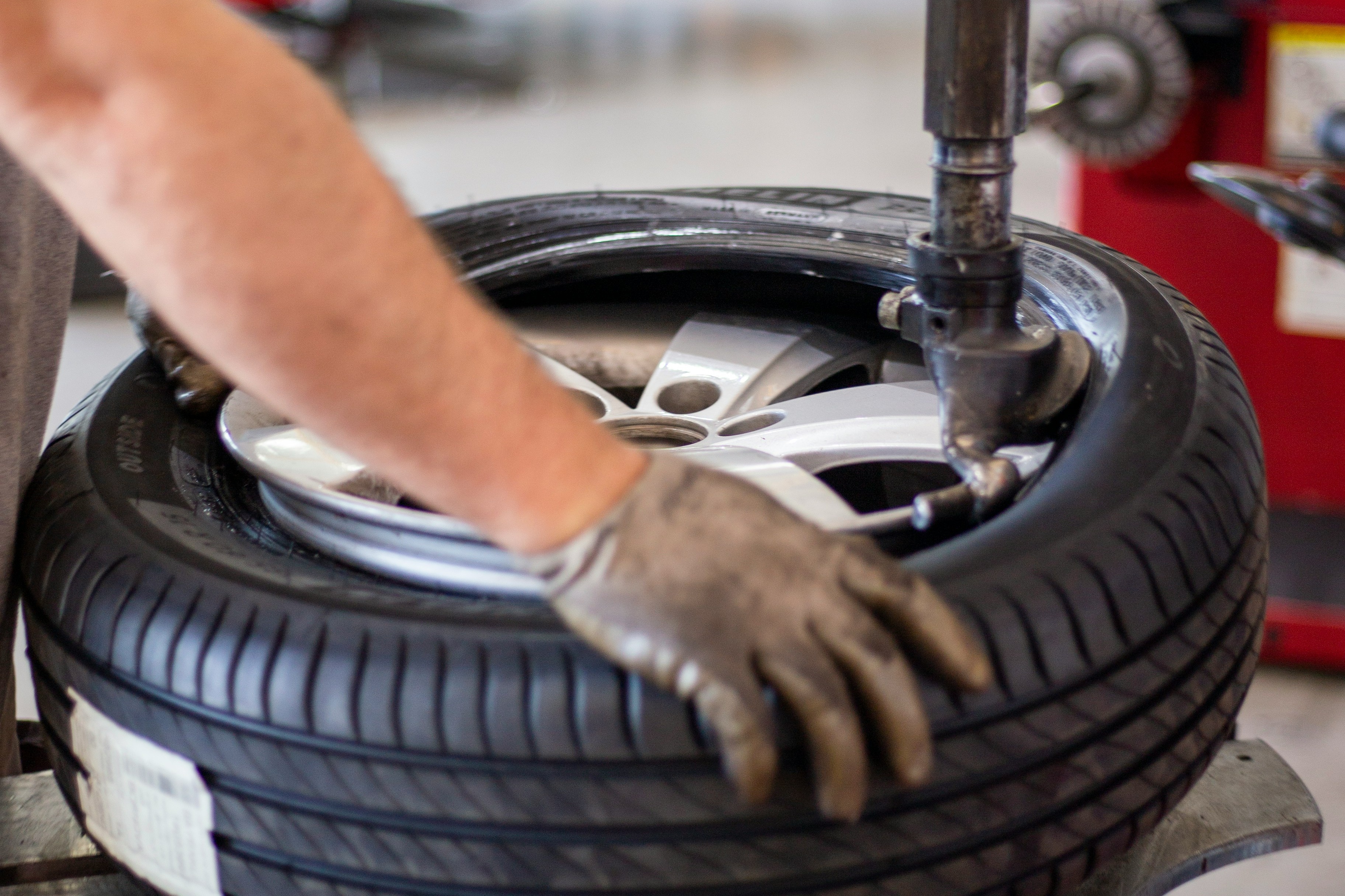 Carbon Qara: Əsas xüsusiyyətlər və çox sənaye tətbiqləri təhlili